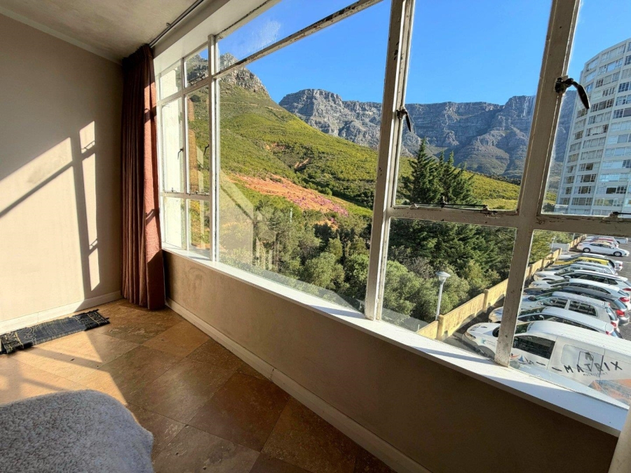 1 Bedroom Property for Sale in Vredehoek Western Cape